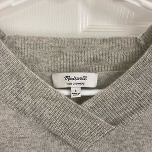 Madewell 100% Cashmere sweater. Fits like XS